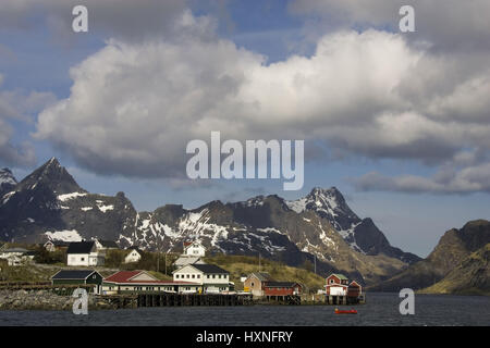 Das Fischerdorf Sakrisoy, Lofoten, Der Fischerort Sakrisoy Stockfoto