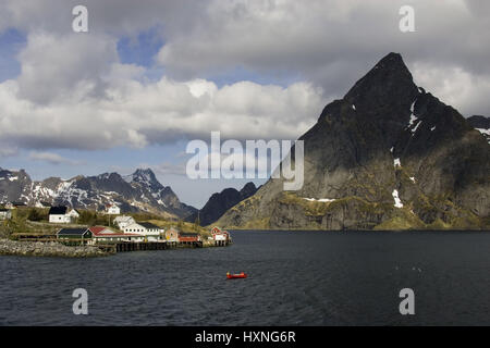 Das Fischerdorf Sakrisoy, Lofoten, Der Fischerort Sakrisoy Stockfoto