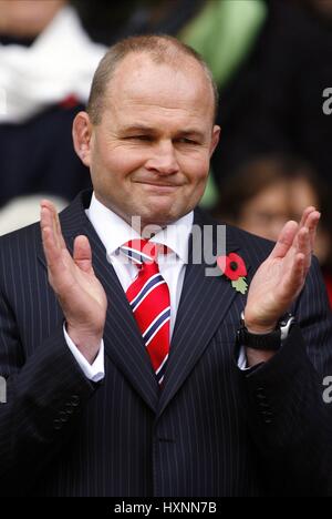 ANDY ROBINSON ENGLAND Rugby-UNION-Trainer TWICKENHAM LONDON ENGLAND 5. November 2006 Stockfoto