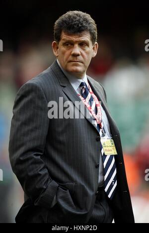 GARETH JENKINS WALES RU CHEFTRAINER MILLENNIUM STADIUM CARDIFF WALES 4. Februar 2007 Stockfoto