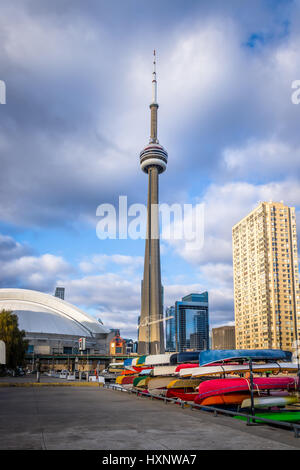 CN Tower aus der Harbourfront - Toronto, Ontario, Kanada Stockfoto