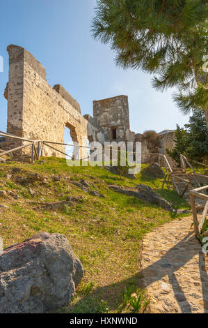 Castillo Árabe, Burg oberhalb des Dorfes Casares, weißen Dörfer Andalusiens, Sierra Bermeja, Provinz Málaga, Spanien Stockfoto