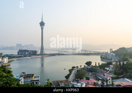 Macau Tower und Sai Van-See Abend in Macau china Stockfoto