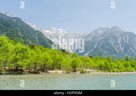 Hotaka Mountain Range und Azusa River bei Kamikochi Nagano japan Stockfoto