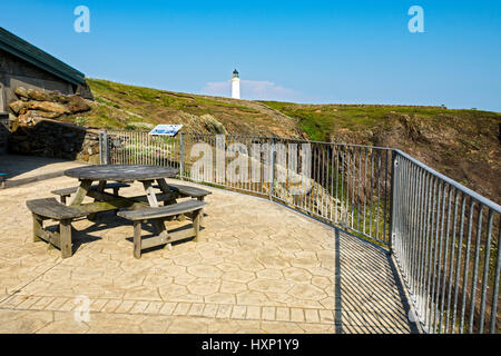 Die Terrasse des Hauses Gallie Craig Kaffee thront auf einer Klippe am Mull of Galloway, Dumfries and Galloway, Schottland, Großbritannien Stockfoto