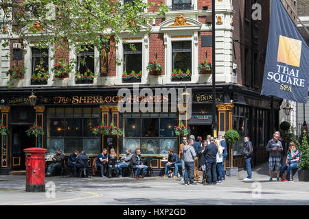 Die Sherlock Holmes Pub auf der Northumberland Street, London, England, UK. Stockfoto