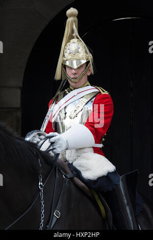 Montiert Royal Horse Leibwächter an Horse Guards Parade, Whitehall, London, UK Stockfoto