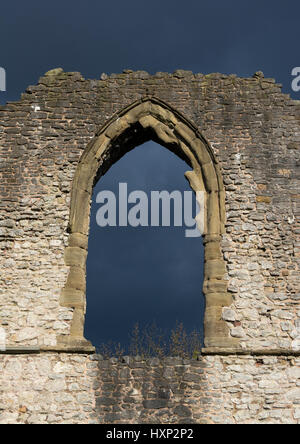 Fenster Bogen auf Dudley Priorat, in Priory Park in Dudley, West Midlands, England, Großbritannien Ruine Stockfoto