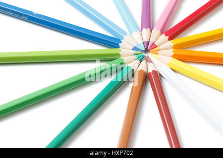 Buntstifte in einem Kreis gelegt Stockfoto