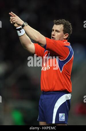 NIGEL OWENS IRB RUGBY Schiedsrichter TWICKENHAM MIDDLESEX ENGLAND 22. November 2008 Stockfoto