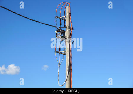 Hochspannungs-Leistungsschalter in einem Umspannwerk Stockfoto