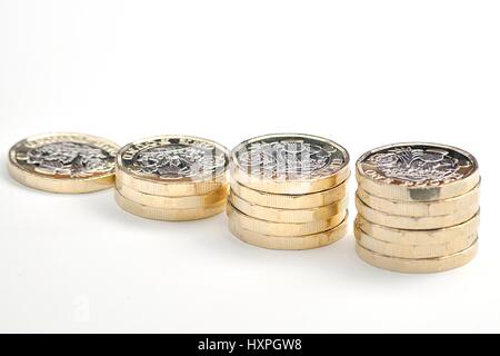 Stapel von neuen Pfund-Münzen Stockfoto