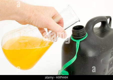 Glas-Kolben mit Bioethanol, Glaskolben Mit Bioethanol Stockfoto