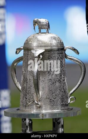 CALCUTTA CUP die CALCUTTA CUP den CALCUTTA CUP TWICKENHAM MIDDLESEX ENGLAND 13. März 2011 Stockfoto