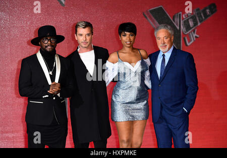 will.i.am (links), Gavin Rossdale (zweiter von links), Jennifer Hudson (zweiter von rechts) und Sir Tom Jones (rechts) Teilnahme an The Voice UK letzte Fototermin in London. Stockfoto