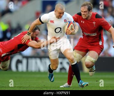 J ROBERTS M braun eine JONES ENGLAND RU V RU ENGLAND RU V WALES WALES RU TWICKENHAM LONDON ENGLAND 9. März 2014 Stockfoto