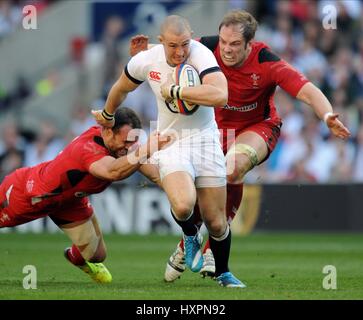 J ROBERTS M braun eine JONES ENGLAND RU V RU ENGLAND RU V WALES WALES RU TWICKENHAM LONDON ENGLAND 9. März 2014 Stockfoto