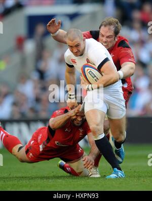 J ROBERTS M braun eine JONES ENGLAND RU V RU ENGLAND RU V WALES WALES RU TWICKENHAM LONDON ENGLAND 9. März 2014 Stockfoto