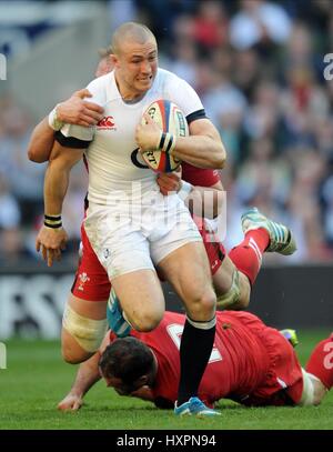 J ROBERTS M braun eine JONES ENGLAND RU V RU ENGLAND RU V WALES WALES RU TWICKENHAM LONDON ENGLAND 9. März 2014 Stockfoto