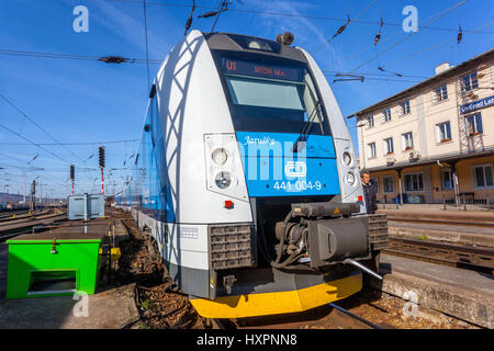 Ceske drahy, Tschechische Eisenbahn Klasse 441 steht auf dem Bahnhof in Usti nad Labem - Zapad, Tschechische Republik Zug Stockfoto