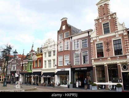 Historische Giebel 17. Jahrhundert beherbergt, Mient Street, zentrale Alkmaar, Niederlande Stockfoto