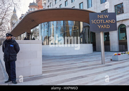 Das New Scotland Yard-Hauptquartier am Victoria Embankment in London, England, Vereinigtes Königreich UK Stockfoto