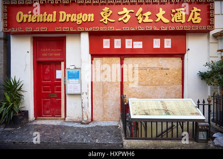 Mit Brettern vernagelt Oriental Dragon Restaurant in Chinatown Stockfoto