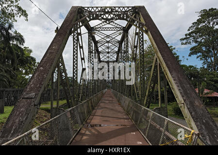 Alte Bahn und Grenze Brücke über den Sixaola Fluss zwischen Costa Rica und Panama Stockfoto