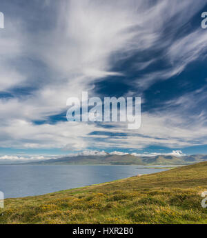 Blick über Brandon Bay von Brandon Kopf in Richtung der Berge des zentralen Dingle Halbinsel, County Kerry, Irland Stockfoto