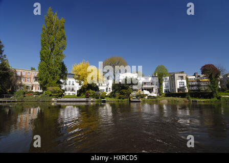 Villen in der Rondeelteich in Winterhude, Hamburg, Deutschland, Europa, Villen bin Rondeelteich in Winterhude, Deutschland, Europa Stockfoto