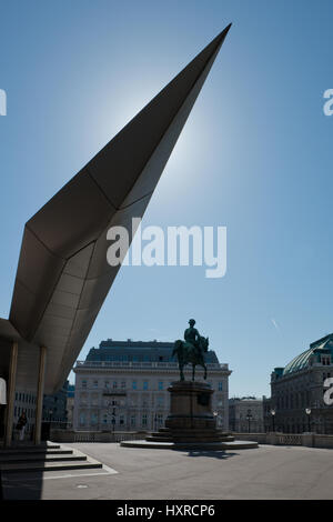 Soravia Wing Vor der Albertina Mit Standbild Erzherzog Albrecht Und Oper, Wien Stockfoto