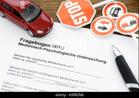 Fragebogen MPU, medizinisch-psychologische Untersuchung, Idioten test, Fragebogen MPU Medizinisch-Psychologische Rechtssprechung, Idiotentest Stockfoto