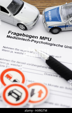 Fragebogen MPU, medizinisch-psychologische Untersuchung, Idioten test, Fragebogen MPU Medizinisch-Psychologische Rechtssprechung, Idiotentest Stockfoto