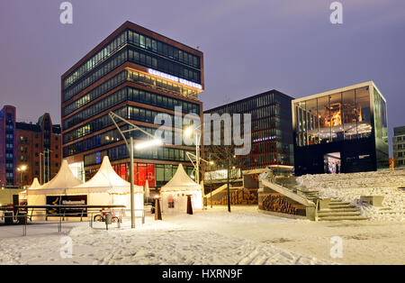 Weihnachtsmarkt auf den Magellan-Terrassen in der Hafen City Hamburg, Deutschland, Europa, Weihnachtsmarkt Auf Den Magellan-Terrassen in der Hafencity v Stockfoto