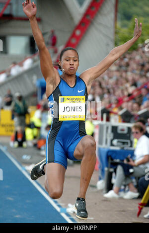 MARION JONES Weitsprung GATESHEAD INTERNATIONAL STADIUM GATESHEAD ENGLAND 27. Juni 2004 Stockfoto