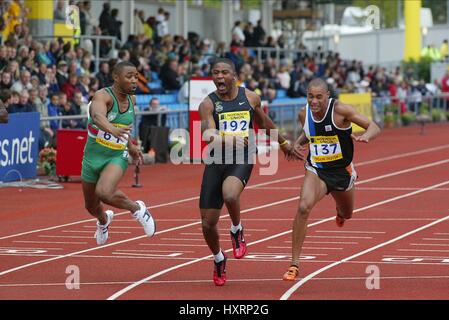 JASON GARDENER gewinnt 100 m 100 m Finale MANCHESTER regionale ARENA MANCHESTER ENGLAND 10. Juli 2004 Stockfoto