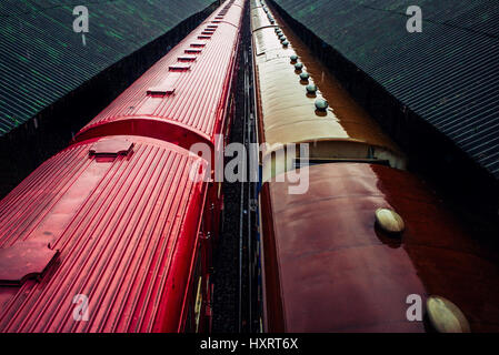 Züge am Bahnhof in Colombo Colombo, Sri Lanka Stockfoto