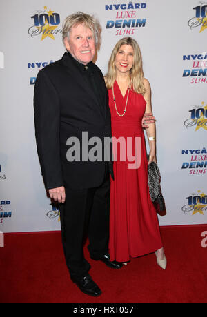 Gary Busey und Steffanie Sampson Busey Teilnahme an der 27. jährliche Night Of 100 Stars Black Tie Abendessen anzeigen Gala im Beverly Hilton Hotel in Beverly Hills, Kalifornien.  Mitwirkende: Gary Busey, Steffanie Sampson Busey wo: Beverly Hills, Kalifornien, U Stockfoto