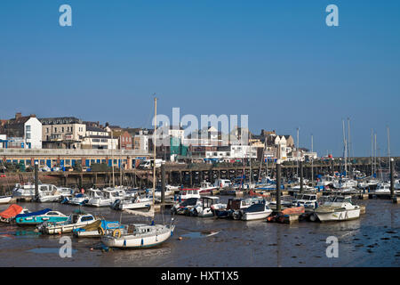 Yachten Boote liegen im Hafen der Küstenstadt Bridlington im Winter East Yorkshire England Großbritannien Großbritannien Großbritannien Großbritannien Großbritannien Großbritannien Großbritannien Großbritannien Großbritannien Großbritannien Großbritannien Großbritannien Großbritannien Großbritannien Großbritannien Großbritannien und Nordirland Stockfoto