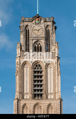 Der Turm der St.-Laurens-Kirche im Stadtzentrum von Rotterdam in den Niederlanden. Stockfoto