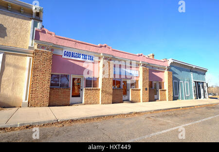 Gott segnen die USA auf einen verlassenen Shop in Las Vegas, New Mexico Stockfoto