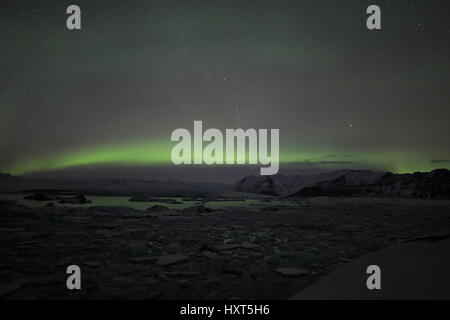 Aurora Borealis oder nördlichen leuchtet über der Jökulsarlon, Island Stockfoto