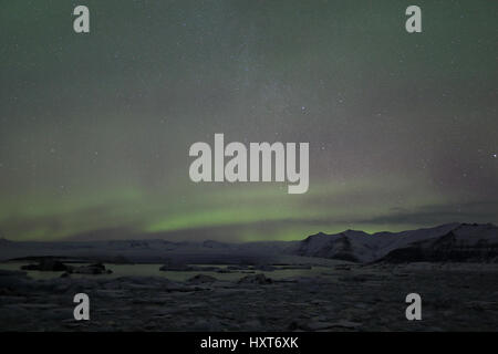 Aurora Borealis oder nördlichen leuchtet über der Jökulsarlon, Island Stockfoto