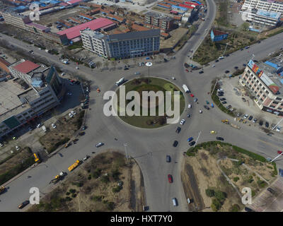 Binzhou, Binzhou, China. 29. März 2017. Binzhou, CHINA-März 29 2017: (nur zur redaktionellen Verwendung. CHINA HERAUS). Eine Kreuzung führt in sechs verschiedene Richtungen verwirrt viele Fahrer in Binzhou, Ost-China Shandong Provinz, 29. März 2017. Bildnachweis: SIPA Asien/ZUMA Draht/Alamy Live-Nachrichten Stockfoto