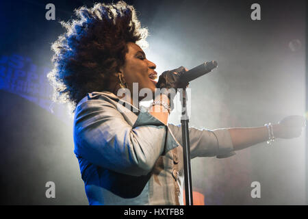 Mailand, Italien. 29. März 2017. Die amerikanische Singer-Songwriterin MACY GRAY führt live auf der Bühne in Alcatraz, präsentieren ihr neues Album "Stripped" Credit: Rodolfo weitertransferiert/Alamy Live News Stockfoto