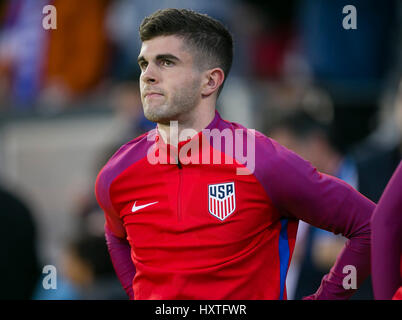 24. März 2017: US-Mittelfeldspieler Christian Pulisic (10) erwärmt sich vor dem FIFA WM-Qualifikation-Spiel zwischen den USA und Honduras Avaya-Stadion in San Jose, Kalifornien. Der USA besiegt Honduras 6-0. Damon Tarver/Cal-Sport-Medien Stockfoto