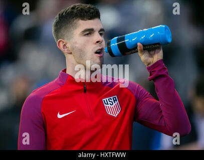 24. März 2017: US-Mittelfeldspieler Christian Pulisic (10) erwärmt sich vor dem FIFA WM-Qualifikation-Spiel zwischen den USA und Honduras Avaya-Stadion in San Jose, Kalifornien. Der USA besiegt Honduras 6-0. Damon Tarver/Cal-Sport-Medien Stockfoto