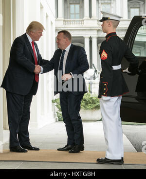 Washington, D.c., District Of Columbia, USA. 30. März 2017. 30. März 2017 - Washington, DC, USA - US-Präsident Donald Trump trifft sich mit Ministerpräsident Lars Løkke Rasmussen aus Dänemark im Westflügel des weißen Hauses in Washington, DC Credit: Ken Cedeno/ZUMA Draht/Alamy Live News Stockfoto