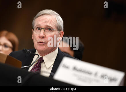 Washington, USA. 30. März 2017. Ehemalige US-Sicherheitsberater Stephen Hadley vor dem Senate Foreign Relations Committee während einer Anhörung über bezeugt "The Road Ahead: US-Interessen, Werte und das amerikanische Volk" im Capitol Hill in Washington, DC, USA, am 30. März 2017. Bildnachweis: Bao Dandan/Xinhua/Alamy Live-Nachrichten Stockfoto