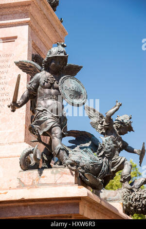 München, Deutschland - 7. Juni 2016: Die Mariensaule ist eine Mariensäule auf dem Marienplatz in München gelegen. An jeder Ecke auf die Spalte pedes Stockfoto